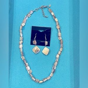Premier Designs Seashell necklace and earrings